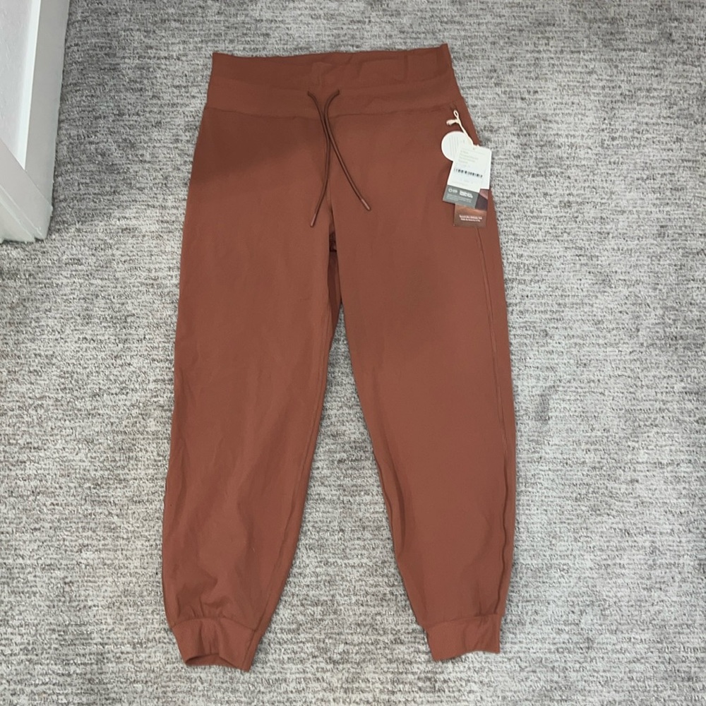 Vuori Daily Jogger